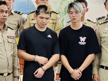 晚安小雞涉造假、阿鬧也被捕 柬埔寨警公布鬼面具假血等證物