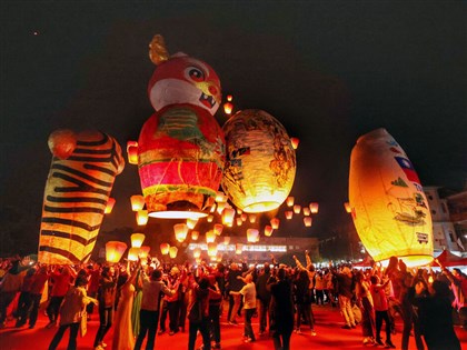 平溪天燈節登場 4主燈造型寓意「台灣世界攏好」【圖輯】