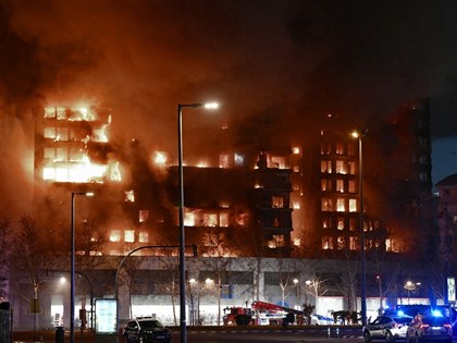 西班牙瓦倫西亞大樓惡火燒到剩骨架 至少4死14傷[影]