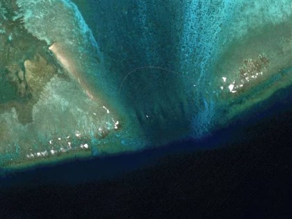 路透：南海衛星影像揭露中國在黃岩島增設浮動屏障