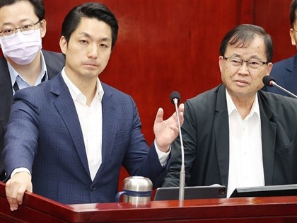 深坑大火臭味案 吳盛忠辭北市環保局長：做不出為自保懲處同仁