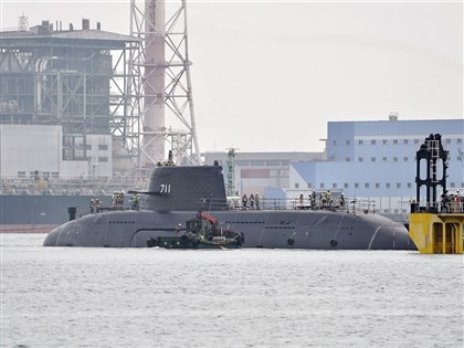 早安世界》海鯤號潛艦浮水上畫面曝光 3階段移置台船小塢