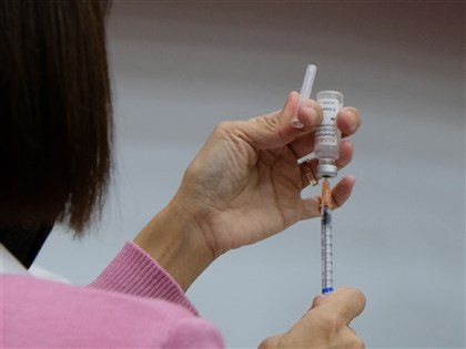美建議長者追加XBB疫苗 疾管署3月中前討論是否跟進、開放混打