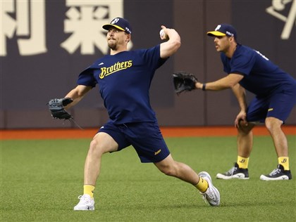 巨人交流賽兄弟派克迪先發 總教練平野惠一盼球員享受比賽