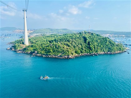 接手年代旅遊未出團旅客 鴻毅：只扣機票費 近150人已簽約