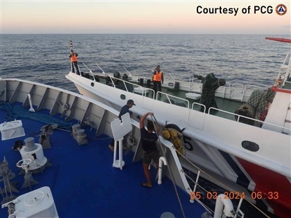 中國海警船朝補給船發射水砲 菲海岸防衛隊4人受傷