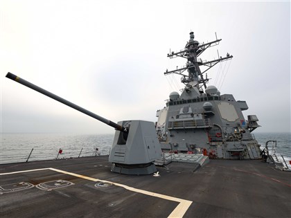 中國兩會召開 美軍宣布驅逐艦通過台海