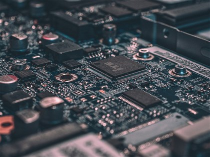 彭博：美國籲日韓德荷加緊阻中國取得半導體技術