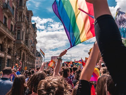 法國推同性戀平反法案 司法部長向歧視受害者致歉
