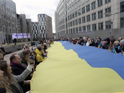 教宗建議舉白旗談判 烏克蘭外長：只會舉黃藍色國旗