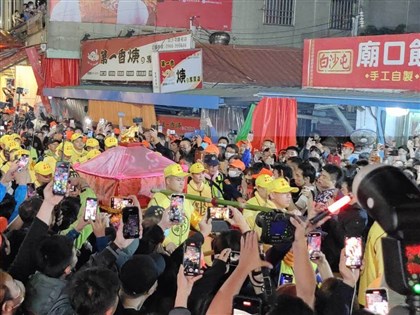 白沙屯媽祖進香啟程 萬眾嗨喊「進喔」與神同行[影]