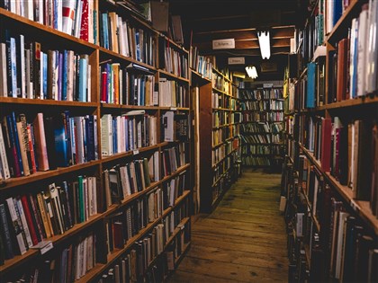 獨立書店訪視員「只借書不買書」引議 文化部：即刻停止職務