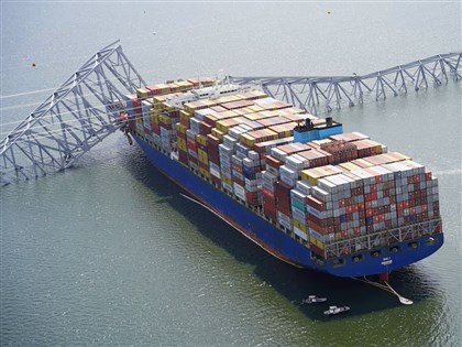 巴爾的摩大橋遭撞塌前 領航員曾求救通報貨輪失去動力