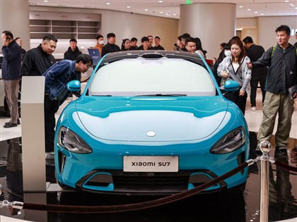 小米純電動汽車SU7上市 公開叫陣特斯拉