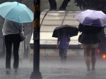 雙北大雨強陣風 淡水士林停電逾千戶仍未復電