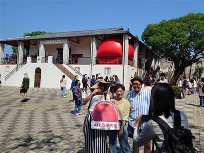 紅球計畫移展安平古堡 藝術家選址熱蘭遮博物館角落有巧思【圖輯】