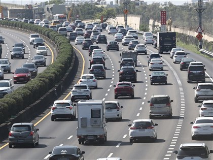 清明連假首日國道局部路段紫爆 車速20公里以下