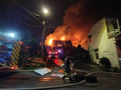 新北新店倉庫火警無人受困 消防局籲緊閉門窗外出戴口罩
