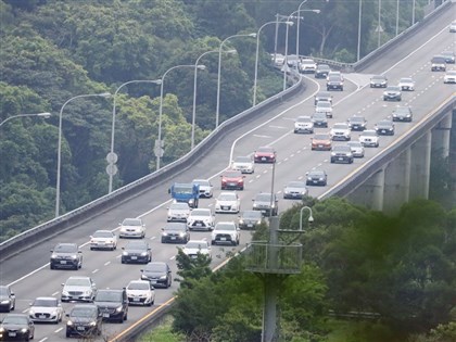 國道12路段午後易塞 估行車時間平日3至4倍