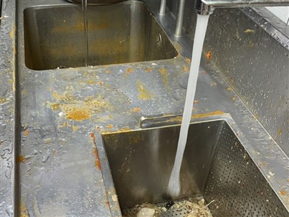 初瓦、嚮辣疑食物中毒北市勒令停業 累計22人就醫
