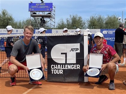 曾俊欣攜手捷克搭檔 ATP挑戰賽巴勒達站男雙奪冠