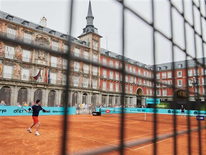 馬德里網球公開賽 古蹟中打造紅土球場1歐元出租