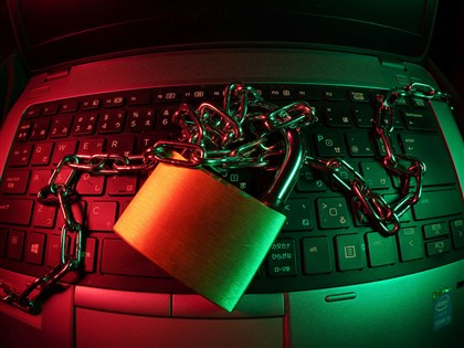 「創意私房」含兒少性影像 薛瑞元：下午發文數位部封網