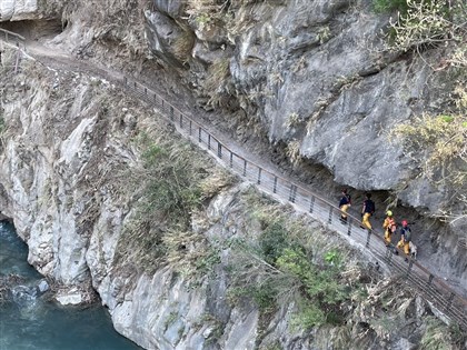 新加坡夫妻砂卡礑失聯 機具無法進入搜救難度高