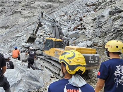花蓮中和礦場重機具下挖約5米 尋獲失聯司機遺體