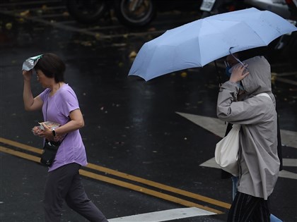 白天溫暖悶熱各地高溫33度 北部宜花局部陣雨