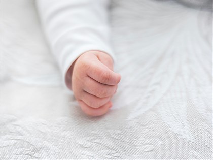 嬰兒出生體重低與兒虐相關性高 學者：反映家庭功能脆弱