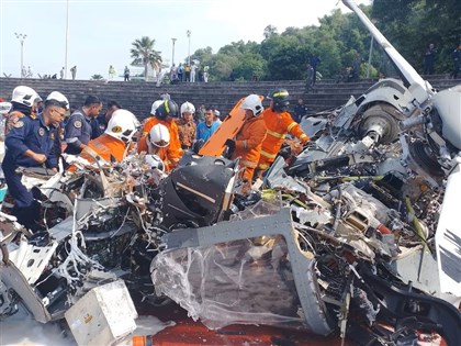 馬來西亞海軍直升機空中相撞 機上10人全數罹難[影]