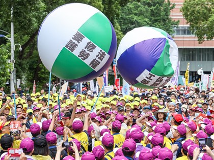 勞工大遊行5000人上街頭 籲藍綠白修法挺勞工
