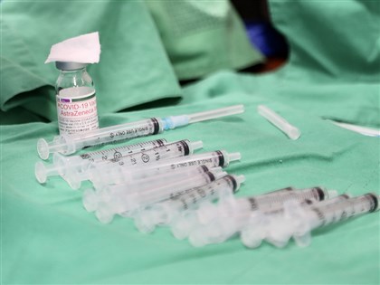 AZ首認疫苗會引血栓 疾管署：已依文獻審議救濟