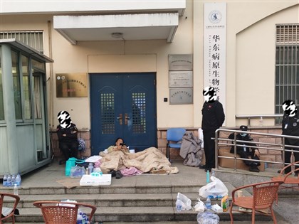 露宿抗議引發關注 中國病毒學家張永振重返實驗室