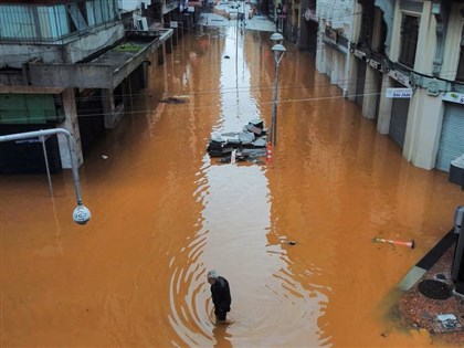 巴西南部洪災增至57死 7萬人撤離家園
