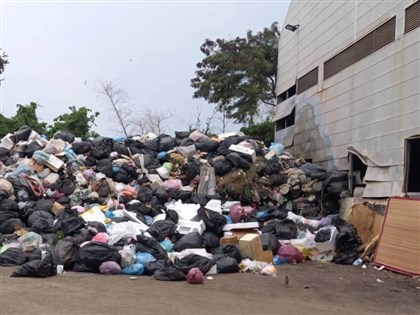 小琉球垃圾清運9度流標500噸待處理 縣府將開檢討會