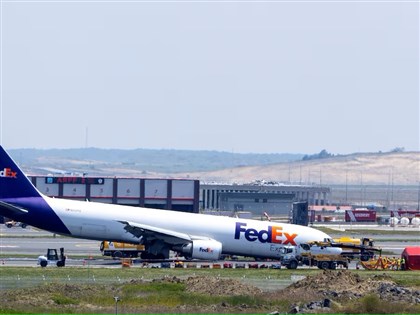 FedEx波音貨機未開起落架驚險著陸 土耳其展開調查[影]