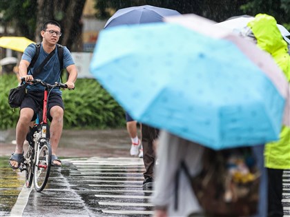 早安世界》母親節鋒面接近 午後變天越晚降雨機率越高