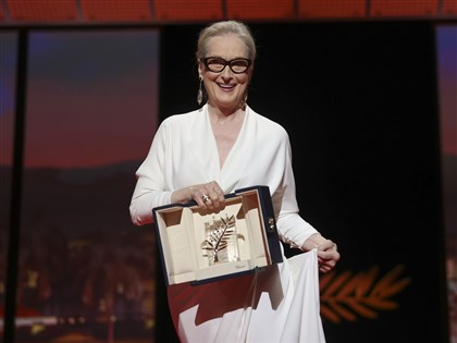梅莉史翠普獲坎城榮譽金棕櫚獎：感激你們沒有厭倦我的臉