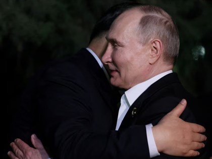 習近平蒲亭罕見相擁 路透：不及冷戰社會主義國家領袖情誼