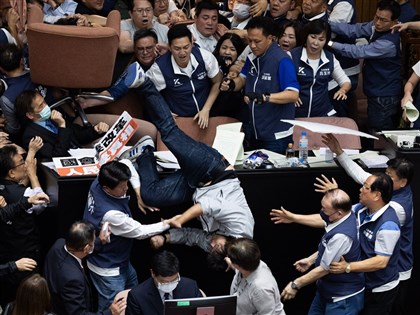 早安世界》國會職權修正法案立院朝野激烈衝突 21日續審議