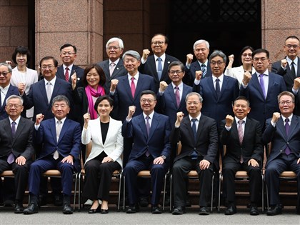 卓榮泰率閣員大合照 宣布啟動行動創新AI內閣