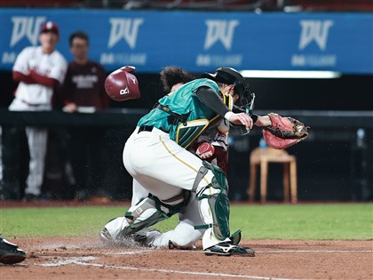 中職本壘攻防新決議 28日起捕手接到球前不應阻擋路徑