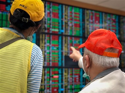 台股寫新高21668點後急殺 震盪近200點翻黑