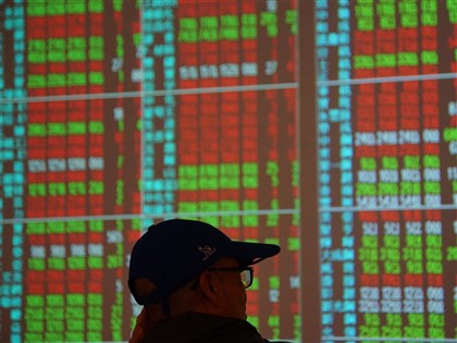 台積電一度衝877元新高價 台股收21607點再創高