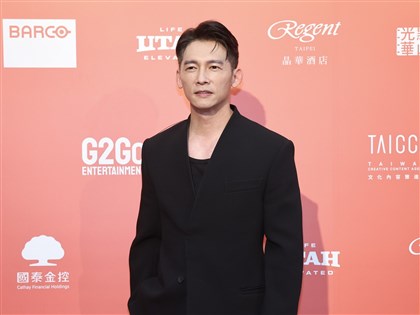 温昇豪重看舊作指這塊土地仍多方覬覦 籲回顧過去「關於我們的400年」