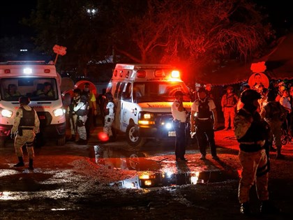 墨西哥競選舞台倒塌5死50傷 總統候選人送醫無礙