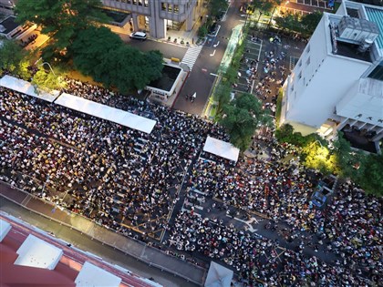 國會職權修法民眾集結 台北捷運紅藍線3站加開末班車