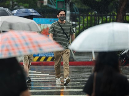 28日午前降雨明顯 西半部留意局部大雨或豪雨